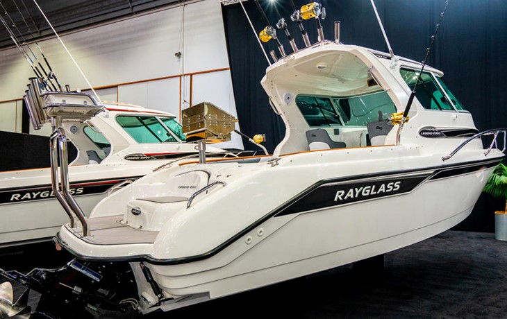 FISHING AND DAYTRIPPING ON THE RAYGLASS LEGEND 2350